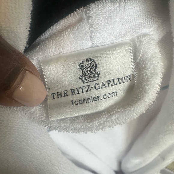 The Ritz Carlton White Presidential Robe O/S - Picture 6 of 8